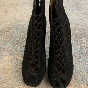 Sam Edelman booties w/cross detail Sz 9